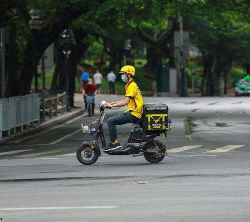 送外卖小哥吃瓜,共享瓜果盛宴