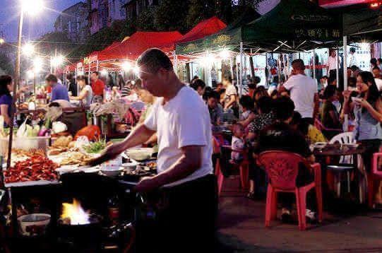 夜宵群众吃瓜视频,揭秘热门视频背后的故事