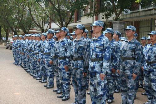 带你吃瓜军训视频,带你吃瓜围观新生军训趣事