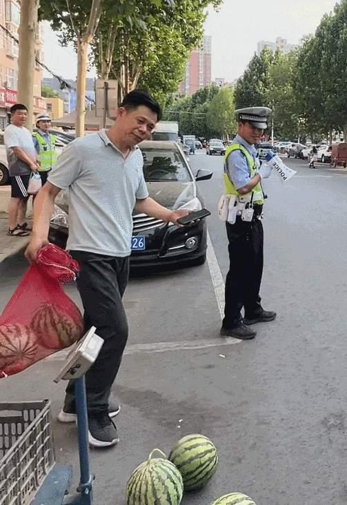 微山吃瓜事件卖男装,男装市场的独特现象解析