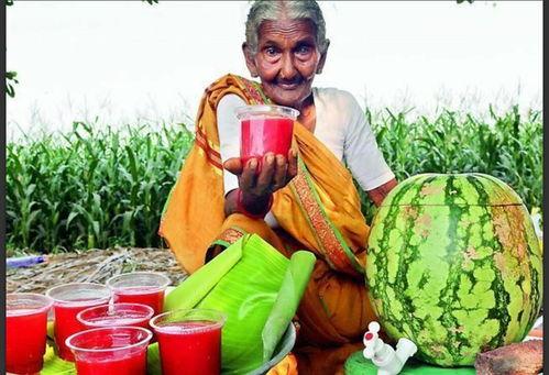 老奶奶吃伽师瓜,老奶奶的甜蜜伽师瓜之旅