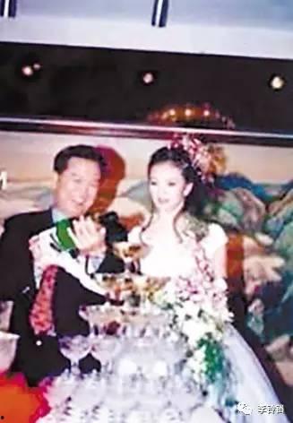 豪门吃瓜少女,揭秘吃瓜少女的豪门生活