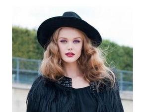 女人发吃瓜图片,揭秘女人分享吃瓜图片背后的故事