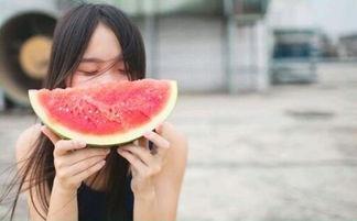 吃瓜愿意胖吗,吃瓜也能变胖？揭秘瓜果热量与体重管理之谜